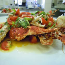 La Barca - Astice blu di Normandia e crostacei alla Catalana (immagine fornita dal locale)