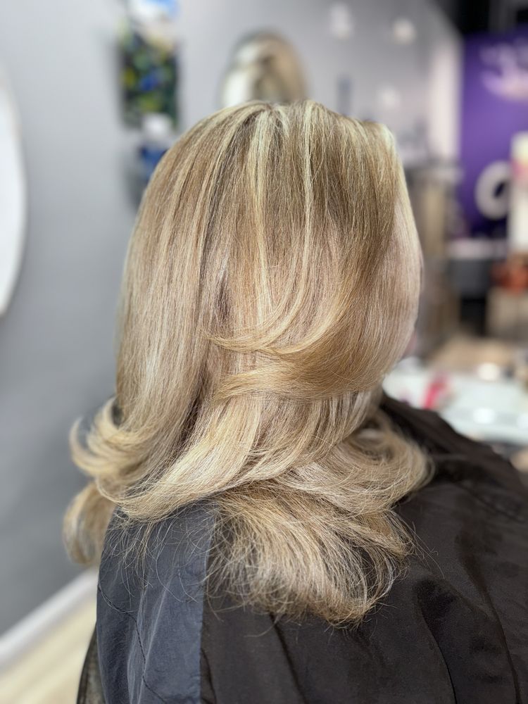 Hair By Autumn Moon Logo