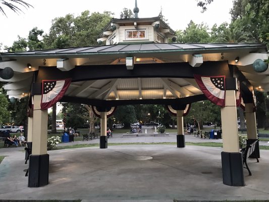 Healdsburg Plaza by null