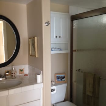 Seashore Apartments - Bathroom with shower stall in rental 105 - Vacation Rentals Near Me - San Clemente, California Seashore Apartments - Bathroom with shower stall in rental 105 - Vacation Rentals Near Me - San Clemente, California