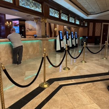 Grande Exposition Hall - Lobby and check in kiosks - Hotels Near Me - Reno, Nevada Grande Exposition Hall - Lobby and check in kiosks - Hotels Near Me - Reno, Nevada