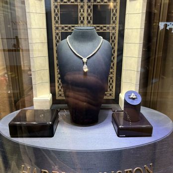 Harry Winston - Wow! - Jewelry Near Me - Costa Mesa, California Harry Winston - Wow! - Jewelry Near Me - Costa Mesa, California