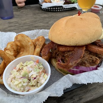 Pint and Barrel Drafthouse - Gastropubs Near Me - Palestine, Texas