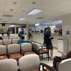 Kaiser 24 Hour Pharmacy - Waiting area