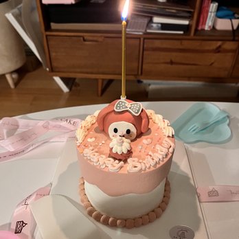 CC Cake - 4 inch custom cake with my melody on top. Came with utensils, cake knife, and candle! - Desserts Near Me - Arcadia, California