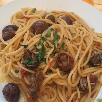 Il Sorriso - Spaghetti with escargot. Worth the work of getting the escargot out of the shell. They use really good olive oil. - Italian Near Me - Paris, 75 Il Sorriso - Spaghetti with escargot. Worth the work of getting the escargot out of the shell. They use really good olive oil. - Italian Near Me - Paris, 75