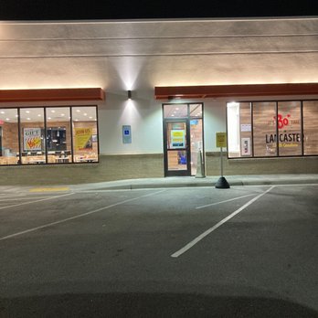 Bojangles'famous Chicken'n Biscuits - Sign on door stating drive thru is open which is a lie - Chicken Wings Near Me - Lancaster, South Carolina Bojangles'famous Chicken'n Biscuits - Sign on door stating drive thru is open which is a lie - Chicken Wings Near Me - Lancaster, South Carolina
