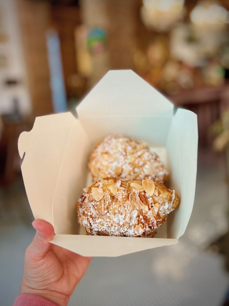 Social spots from Cafe FeelLove