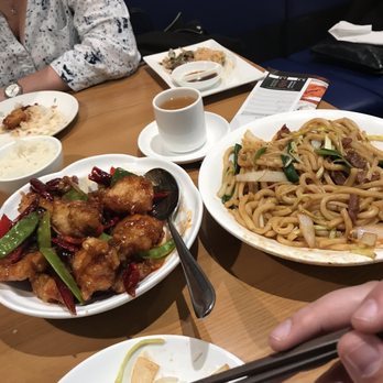 MingHin Cuisine - General Tao 's Chicken and Stir-Fried Udon w/ BBQ Pork - Dim Sum Near Me - Chicago, Illinois