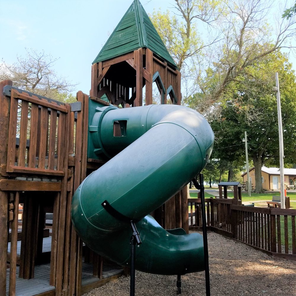 EARL PARK COMMUNITY PARK Updated August 2024 16 Photos 318 N Town