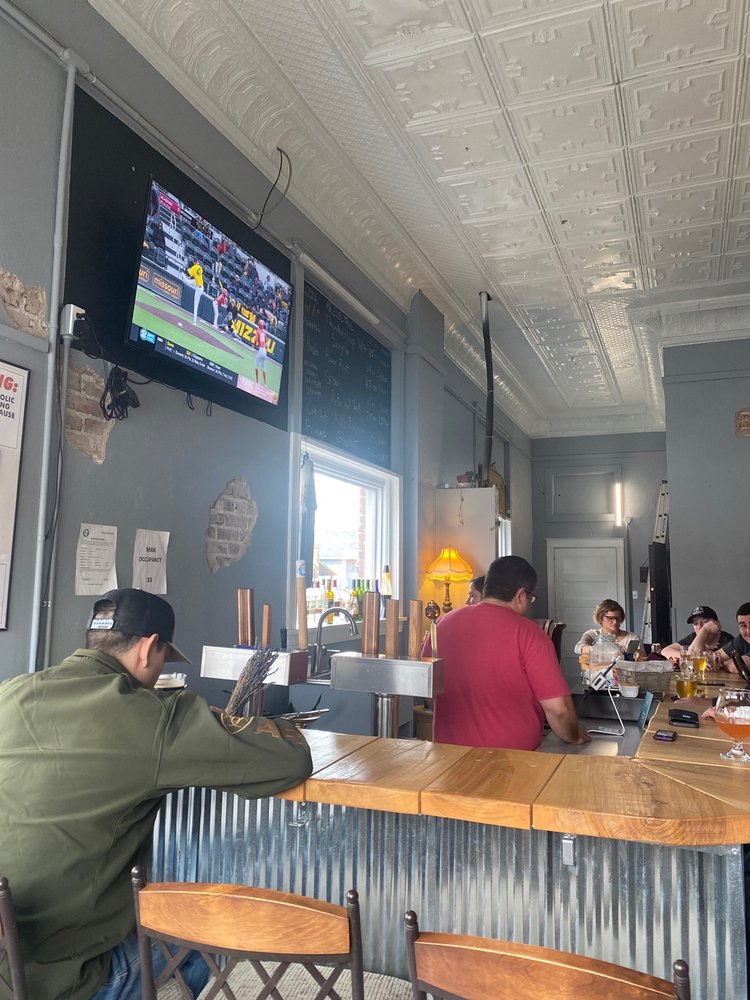 LOST ART TAPROOM Updated August 2024 101 N State St, Knob Noster