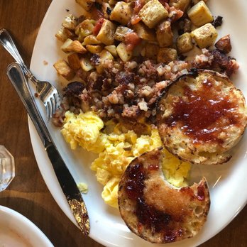 Le Peep - Corn hashed beef or whatever it's called lol, eggs and English muffin - American Near Me - Tampa, Florida Le Peep - Corn hashed beef or whatever it's called lol, eggs and English muffin - American Near Me - Tampa, Florida