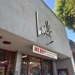 Lovell’s Records - Outside