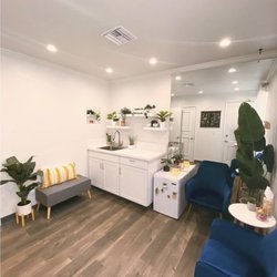 Skin Studio by Kaylee - Waiting room.