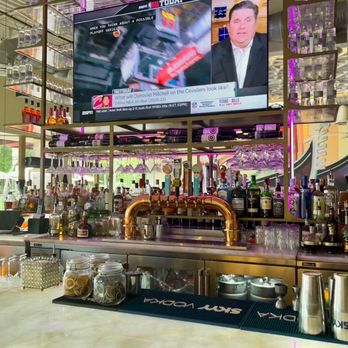 Venezia - Television over the bar - Pizza Near Me - Sarasota, Florida Venezia - Television over the bar - Pizza Near Me - Sarasota, Florida