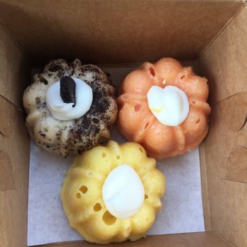 Bundts On Melrose - Chocolate chip, strawberry lemon, and lemon! - Desserts Near Me - Long Beach, California Bundts On Melrose - Chocolate chip, strawberry lemon, and lemon! - Desserts Near Me - Long Beach, California