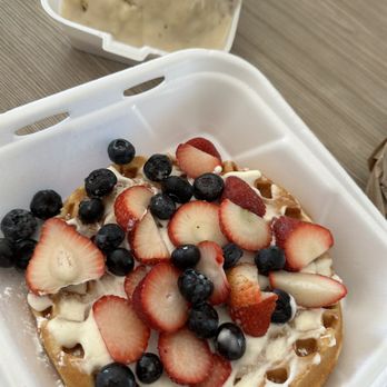 Karen's Kitchen 2 - The waffle was perfectly sweet - New American Near Me - Palmdale, California