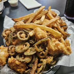 Ron’s Hamburger & Chili - Jalpeno chicken and fries.