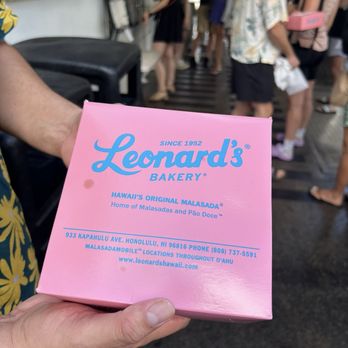 Leonard's Bakery - Pink box - Bakeries Near Me - Honolulu, Hawaii Leonard's Bakery - Pink box - Bakeries Near Me - Honolulu, Hawaii