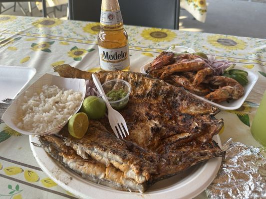 Mariscos Los Corchos by null Mariscos Los Corchos by null