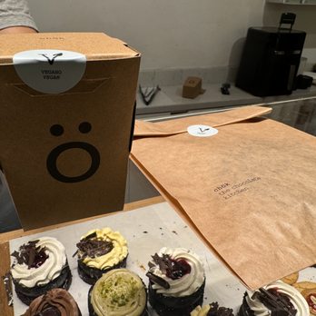 Chök - Plenty of muffins - Desserts Near Me - Barcelona, B Chök - Plenty of muffins - Desserts Near Me - Barcelona, B