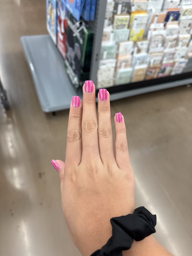 ZiZi nails and spa Logo