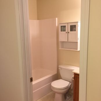 Barnhart's Painting - After: Guest Bathroom
December, 2016 - Painters Near Me - Bloomington, Indiana Barnhart's Painting - After: Guest Bathroom
December, 2016 - Painters Near Me - Bloomington, Indiana