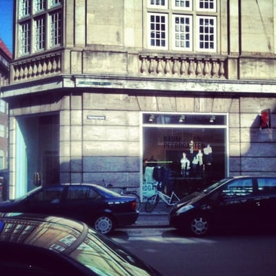 Baum und Pferdgarten by null