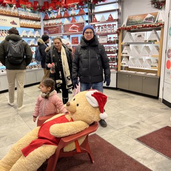 Rocky Mountain Chocolate - a large teddy bear in a store - Desserts Near Me - Mont-Tremblant, Quebec Rocky Mountain Chocolate - a large teddy bear in a store - Desserts Near Me - Mont-Tremblant, Quebec