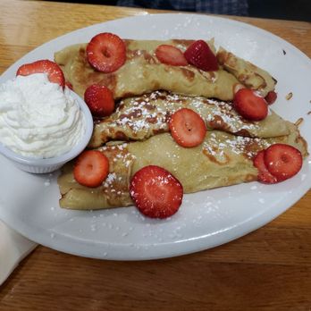 Country House Restaurants - Strawberry crepes - New American Near Me - Alsip, Illinois
