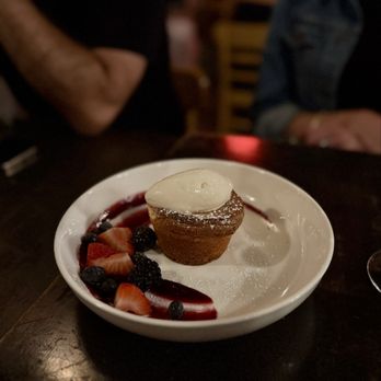 The Magpie - Butter cake - New American Near Me - San Antonio, Texas The Magpie - Butter cake - New American Near Me - San Antonio, Texas