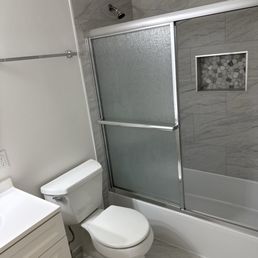 bathtub bathroom
