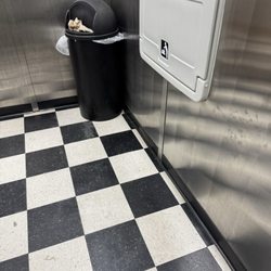 Alta Convenience - Bathroom