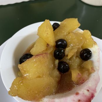Sunrise Grill - Awesome hot apple w blueberries - American Near Me - Boone, North Carolina