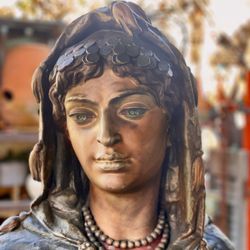 Bushwick Market - Statue closeup