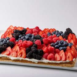 Catalina's Sweet Atelier - Berries Crocante (Pavlova)
