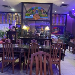 Orchid Thai - Grabbing some dinner at orchid Thai. Lovely decor.