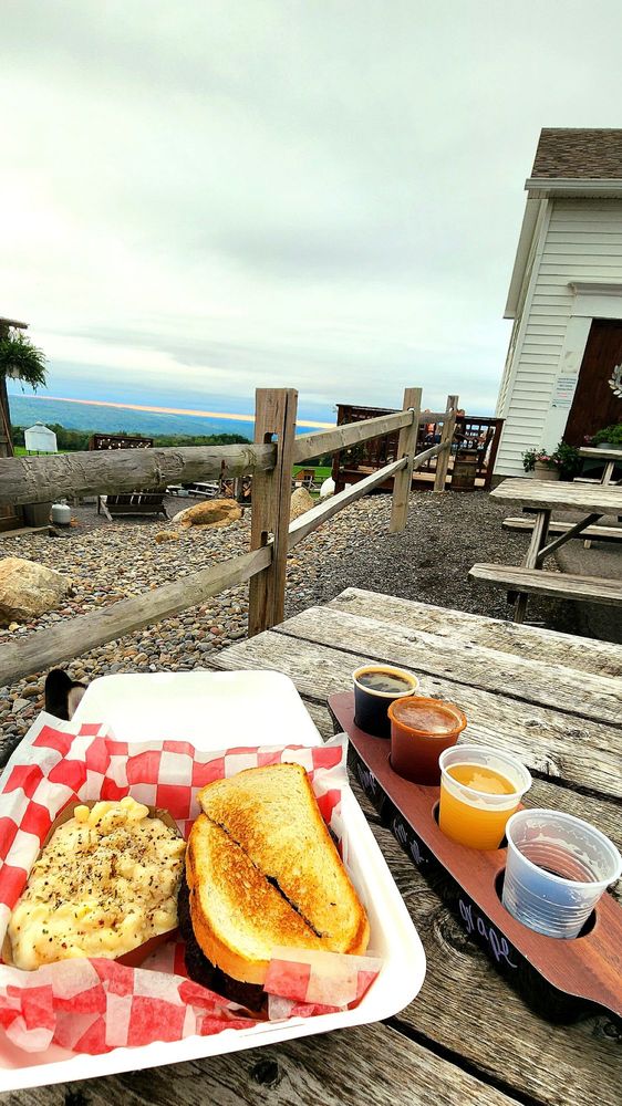 HERITAGE HILL BREWHOUSE & KITCHEN Updated June 2024 156 Photos