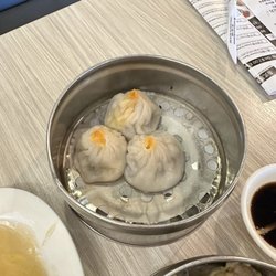 M & M Restaurant - Crab and pork soup dumplings