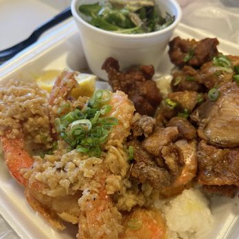 Grinds 2 Da Max Russell - Lemon butter garlic shrimp and garlic chicken combo plate with mixed greens (they were out of kimchi that day). - Hawaiian Near Me - Las Vegas, Nevada