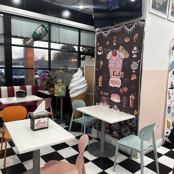 Sweet Bar - the interior of an ice cream shop - Ice Cream & Frozen Yogurt Near Me - San Leandro, California