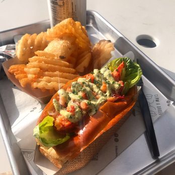 Boxi Park - Herbed Lemon Lobster Roll, waffle fries - Bars Near Me - Orlando, Florida