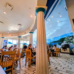 Demo's Greek Food - Inside dining room