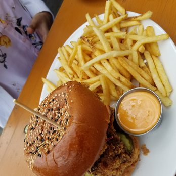 Jasper Brewing Company - Crispy chicken sandwich - Burgers Near Me - Jasper, Alberta Jasper Brewing Company - Crispy chicken sandwich - Burgers Near Me - Jasper, Alberta