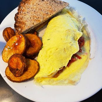 Classic Diner - Omelette with avocado, salsa, sun dried tomatoes and pepper jack cheese. - Diners Near Me - Malvern, Pennsylvania