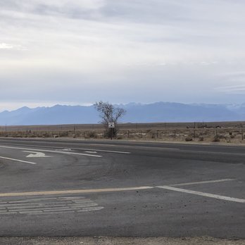 Flo's Diner - Diners Near Me - Chalfant Valley, California