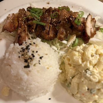 The Hideaway by Aloha Prime - Barbecue chicken with rice and potatoe salad - Hawaiian Near Me - Kihei, Hawaii The Hideaway by Aloha Prime - Barbecue chicken with rice and potatoe salad - Hawaiian Near Me - Kihei, Hawaii