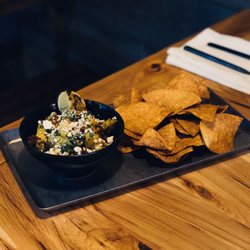 Avo - Pineapple guacamole