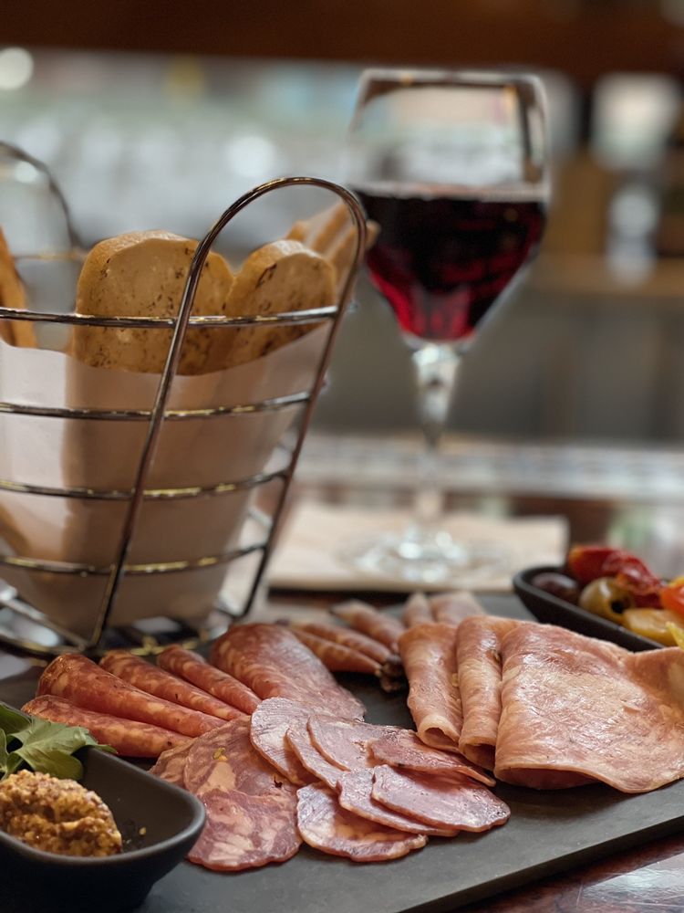 ONEUP RESTAURANT & LOUNGE Updated November 2024 318 Photos & 177