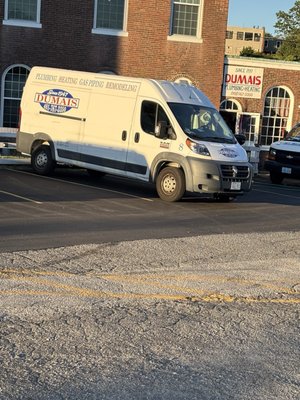 Dumais Plumbing & Heating Logo